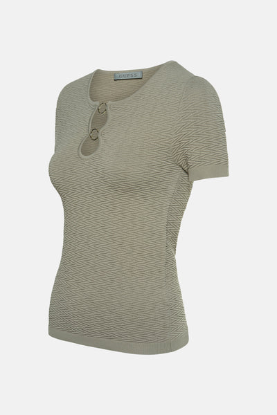 T-shirt kaki à manches courtes de Guess, avec motif en chevrons texturé et détails anneaux décoratifs.