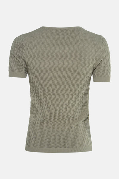 T-shirt kaki à manches courtes de Guess, avec texture à motif chevron sur fond uni.
