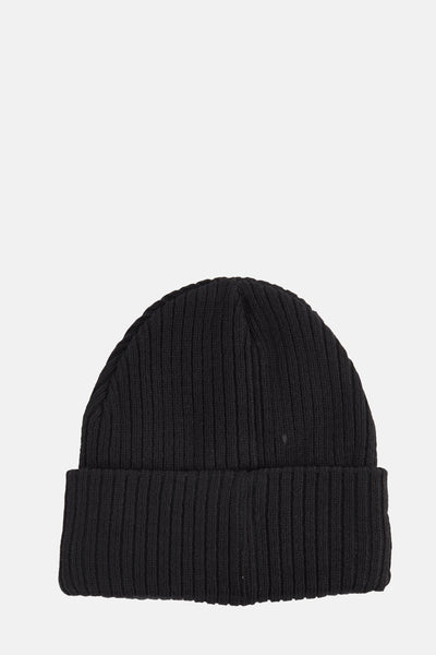 Bonnet noir de DODI, en maille côtelée, avec un bord replié.