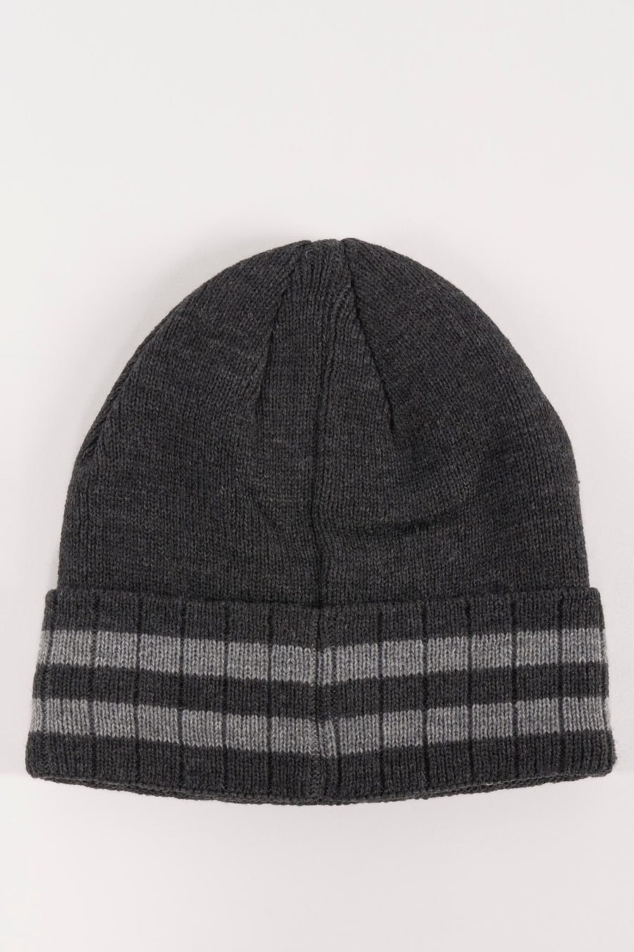 Bonnet gris d'Access®, avec rayures horizontales plus claires en bas du bonnet.