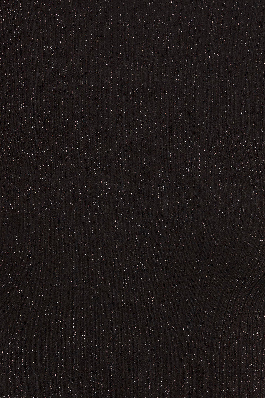 Pull à col roulant brun par Guess®, texture tricotée avec paillettes discrètes, vue rapprochée