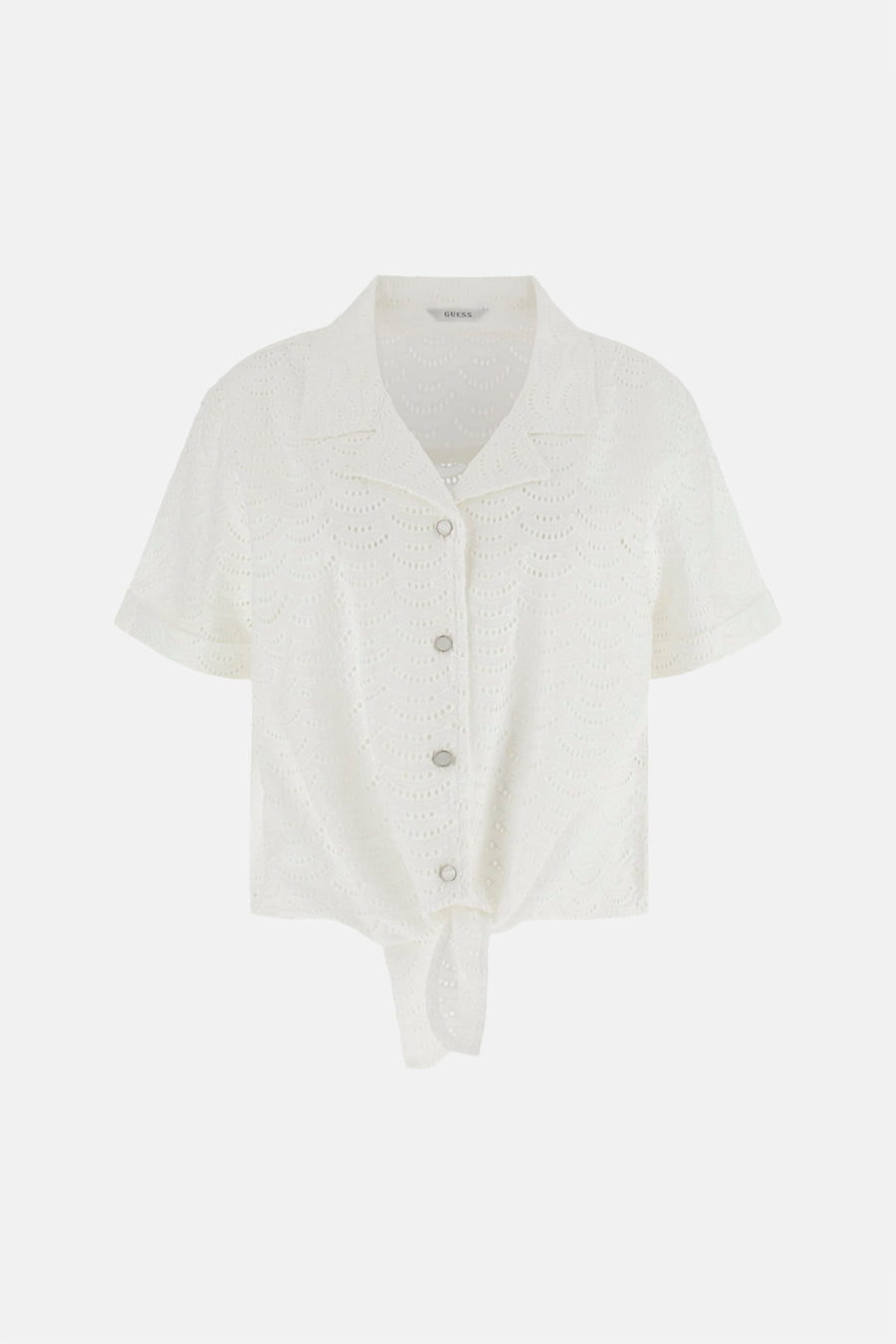 Wit blouseje met korte mouwen van Guess in ajourbroderie met golvend patroon, met knoopsluiting en strik aan de voorkant.