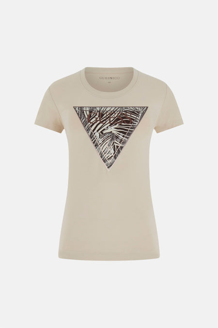 T-shirt à manches courtes beige de Guess avec motif triangle zébré noir et blanc, le mot GUESS marron et un serpent marron.