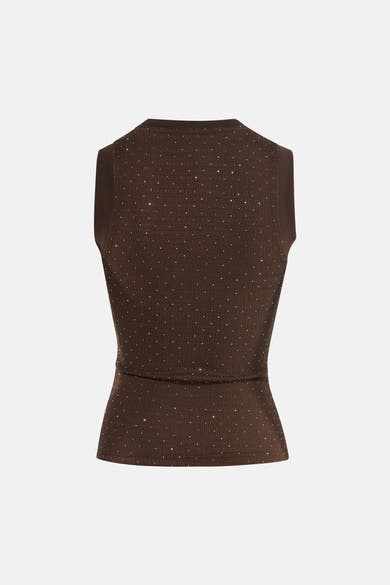 Top sans manches marron de Guess, avec des détails scintillants sur le tissu côtelé.