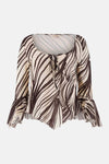 Crèmekleurige en bruine zebraprint blouse van Guess met wijd uitlopende mouwen met ruches en gouden versiering.