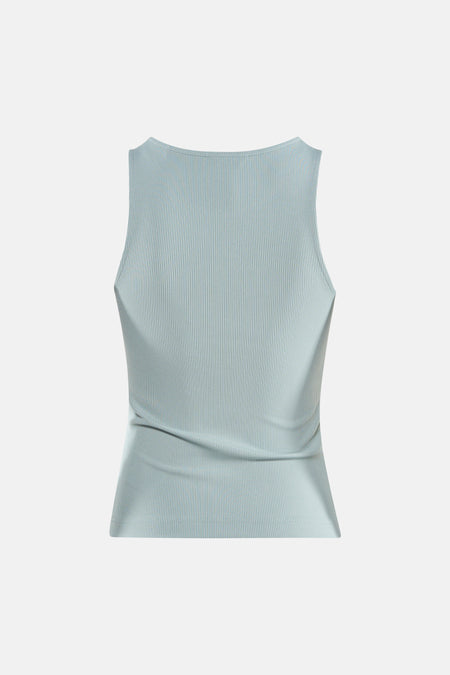 Groen mouwloos topje van Guess®, in fijne ribgebreide stof, van achteren gezien.