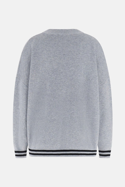 Cardigan gris chiné par Guess, avec des rayures noires aux poignets et à l'ourlet, vue arrière.
