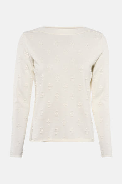 Pull écru à col rond de Zabaione, avec motif en relief en forme de trèfles répétés.