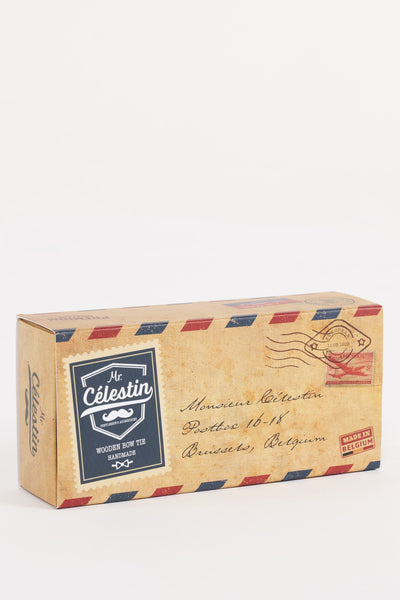 Nœud papillon beige de MR. CELESTIN, emballage avec un motif de lettre et tampon de la poste.