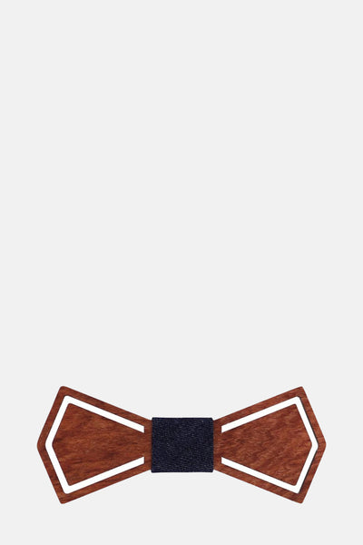 Nœud papillon marron en bois de MR. CELESTIN, avec un empiècement central en tissu bleu foncé texturé.