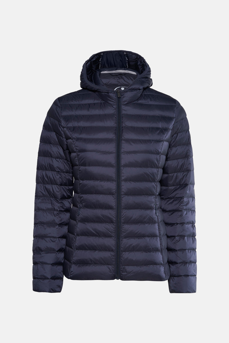 Donkerblauwe regenjas van JOTT, gewatteerd met een capuchon.