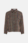 Chemise à manches longues multicolore par ADORE, rayures verticales avec poches poitrine et boutons décoratifs rouges.