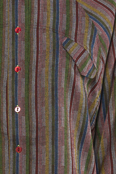 Chemise à manches longues multicolore d'ADORE, avec rayures verticales texturées et poche de poitrine.