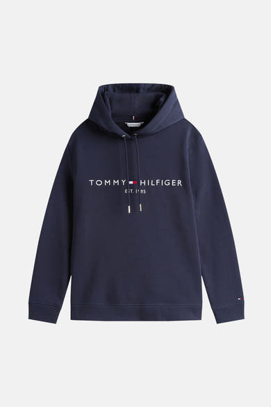 Blauwe hoodie van TOMMY HILFIGER, met trekkoord en geborduurd logo op de voorkant, op een witte achtergrond.