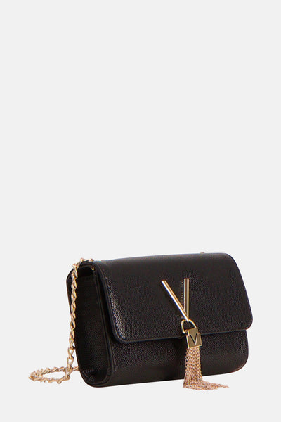 Zwarte VALENTINO BAGS schoudertas met gouden ketting en kwastdetail.