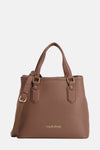 Sac à main brun de VALENTINO BAGS avec bandoulière réglable et finitions dorées.
