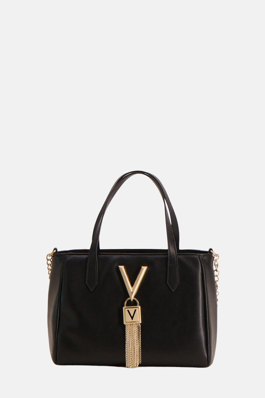 Sac à main noir en similicuir by VALENTINO BAGS avec une breloque dorée en forme de V.
