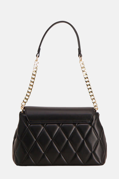 Zwarte schoudertas van VALENTINO BAGS, met een ruitvormig gewatteerd patroon en een gouden ketting schouderriem.