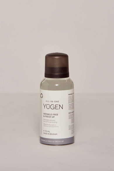 Soin de soin multicolore de YŪGEN, dans son flacon blanc cylindrique avec un bouchon gris fumé.
