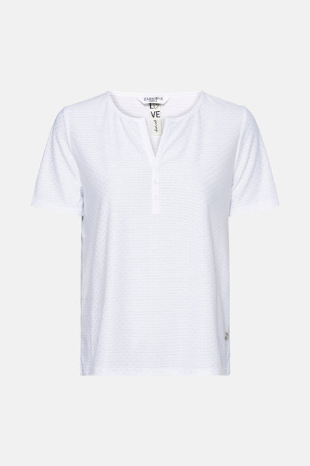 Wit T-shirt met korte mouwen van Zabaione, met getextureerde horizontale strepen en knoopsluiting.