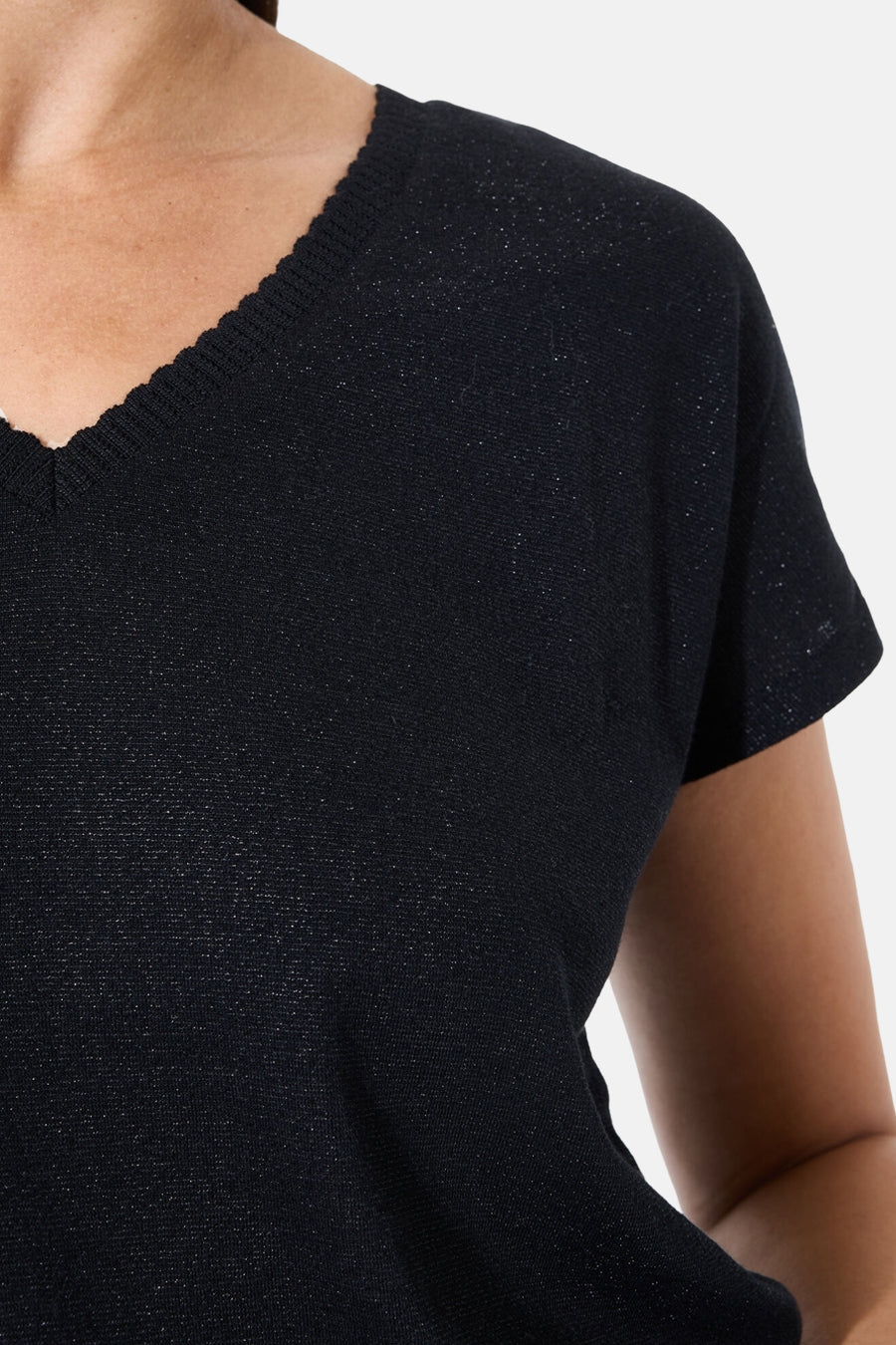 Zwart T-shirt met korte mouwen van GARCIA, van mesh met een geschulpte V-hals.