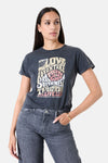 Grijze T-shirt met korte mouwen van GARCIA, met een vintage grafische print en gedragen met een high-waisted jeans.