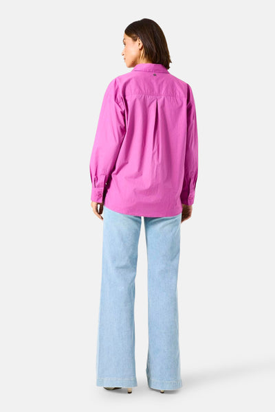 Roze blouse met lange mouwen van GARCIA, met plooien op de rug en brede, geknoopte mouwen.