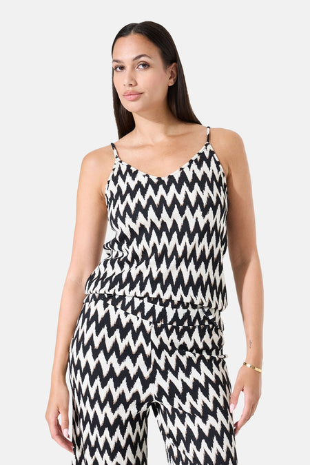 Débardeur multicolore by GARCIA avec un motif en chevrons noir et blanc.