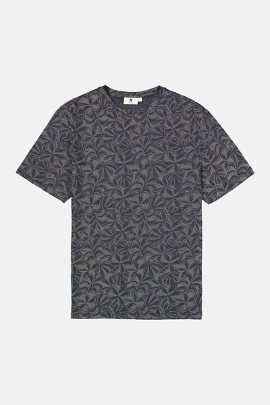 Blauw T-shirt met korte mouwen van GARCIA, met een gestileerd bloemenpatroon over het geheel.