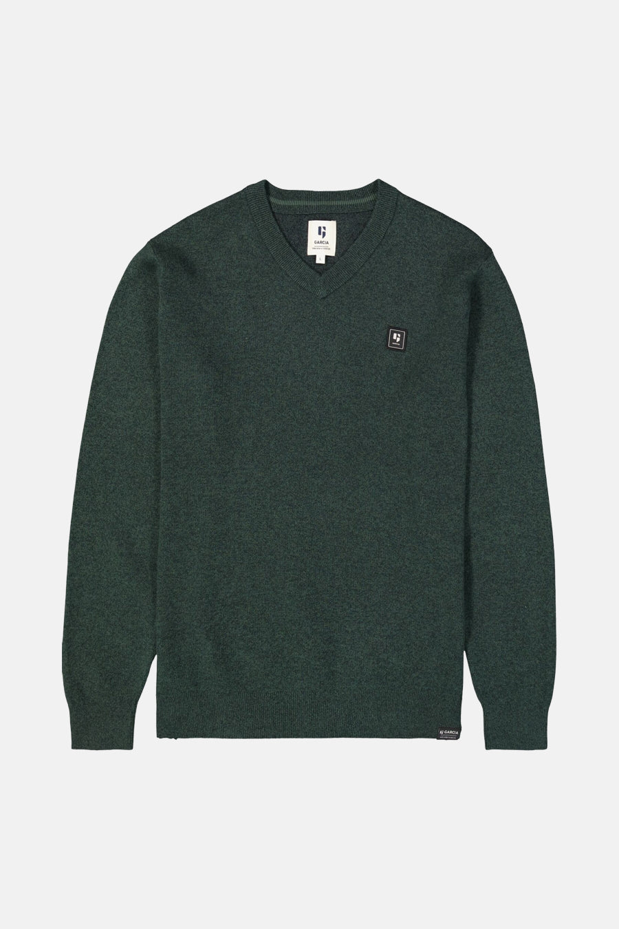 Groene V-hals trui van GARCIA, met een klein logo op de borst en een geribde kraag.