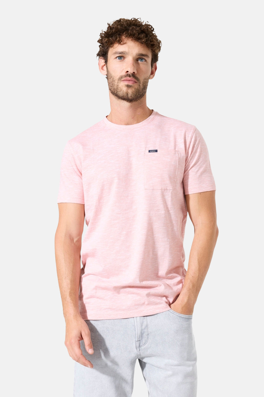 GARCIA oranje gemêleerd T-shirt met korte mouwen en opgestikte borstzak.