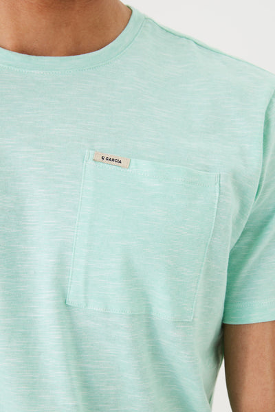 T-shirt turquoise à manches courtes de GARCIA, avec poche de poitrine plaquée.