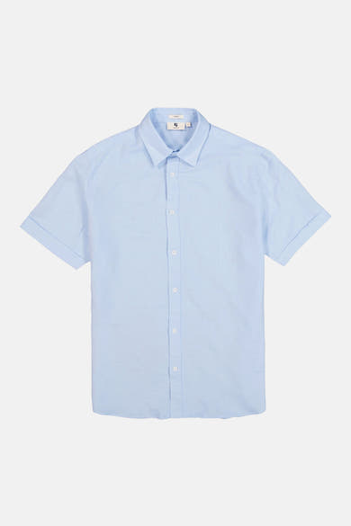 Chemise bleue à manches courtes de GARCIA, unie avec une texture subtile et des boutons blancs.
