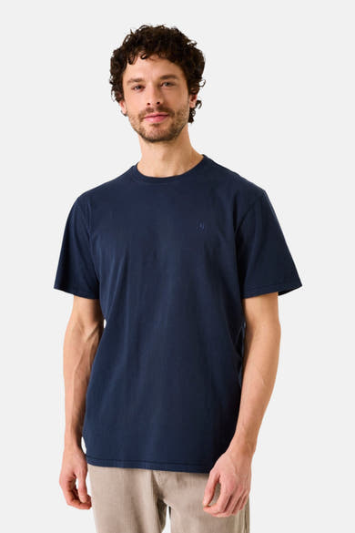 Blauw T-shirt met korte mouwen van GARCIA, gedragen met een beige corduroy broek.