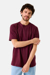 Bordeaux T-shirt met korte mouwen van GARCIA, gedragen met een lichtblauwe jeans.