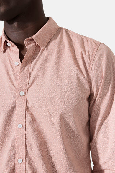 Chemise orange à manches longues de GARCIA, motif discret et texture légèrement froissée.