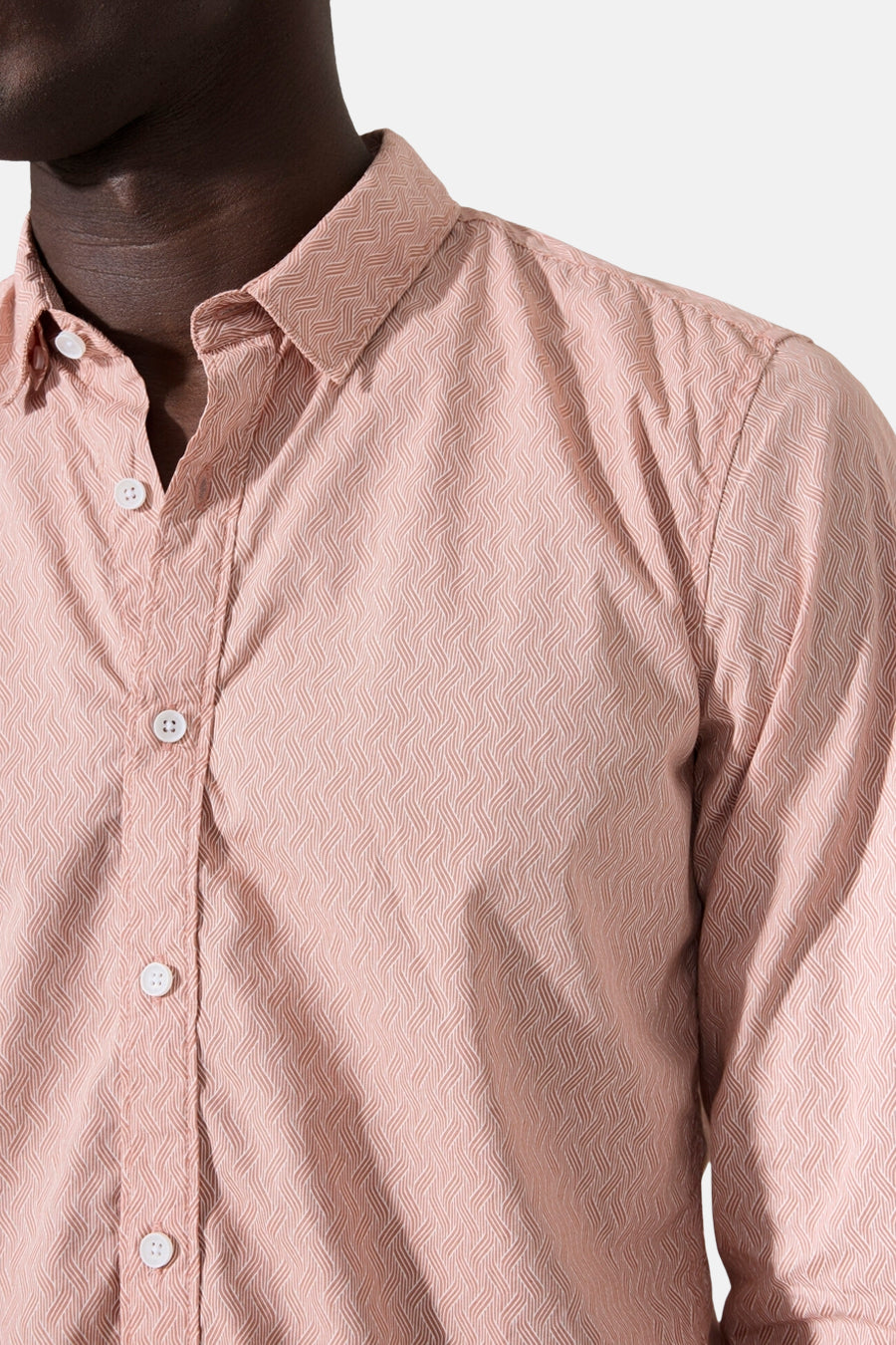 Chemise orange à manches longues de GARCIA, motif discret et texture légèrement froissée.