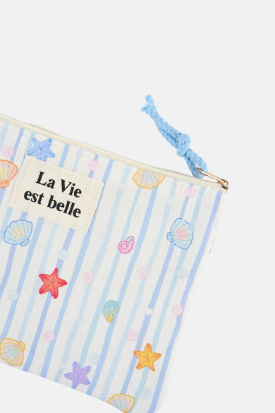 Trousse de toilette bleue à rayures de Access® avec motifs marins colorés et inscription "La Vie est belle".