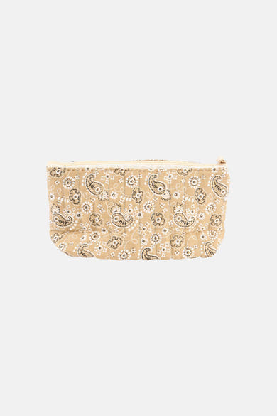 Trousse de toilette beige matelassée de Access® à motif cachemire noir et blanc, vue de face.
